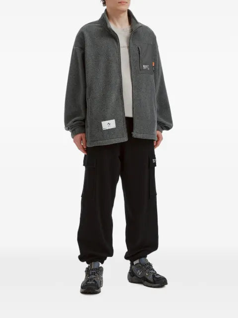 izzue logo-print zip-up jacket