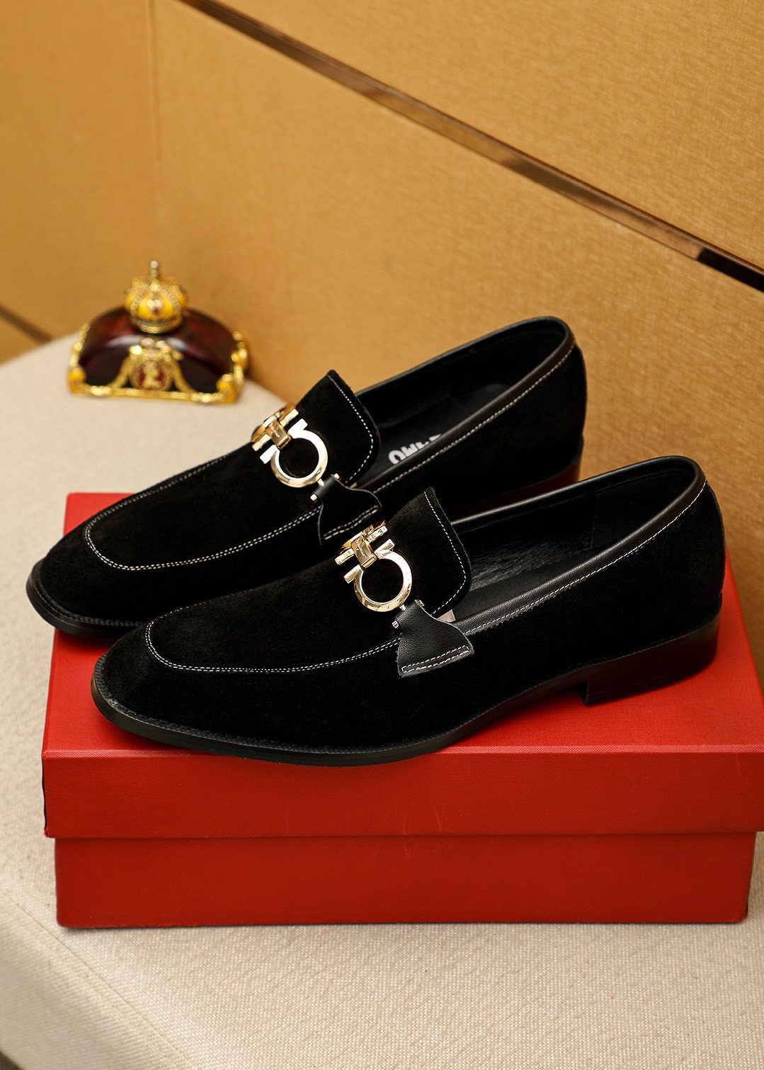 Ferragamo Black Metal-Accent Loafers - Black Textured Upper