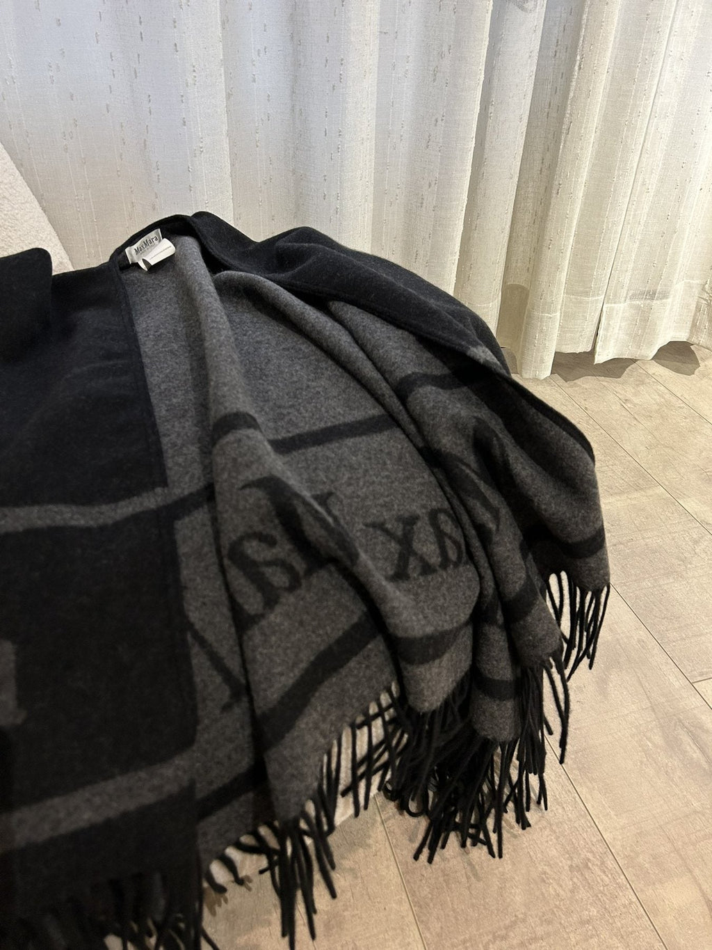 Max Mara Reversible Fringed Cashmere Wrap