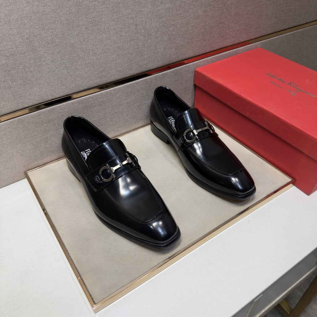 Ferragamo Men's Buckle Loafers - Leather Lining